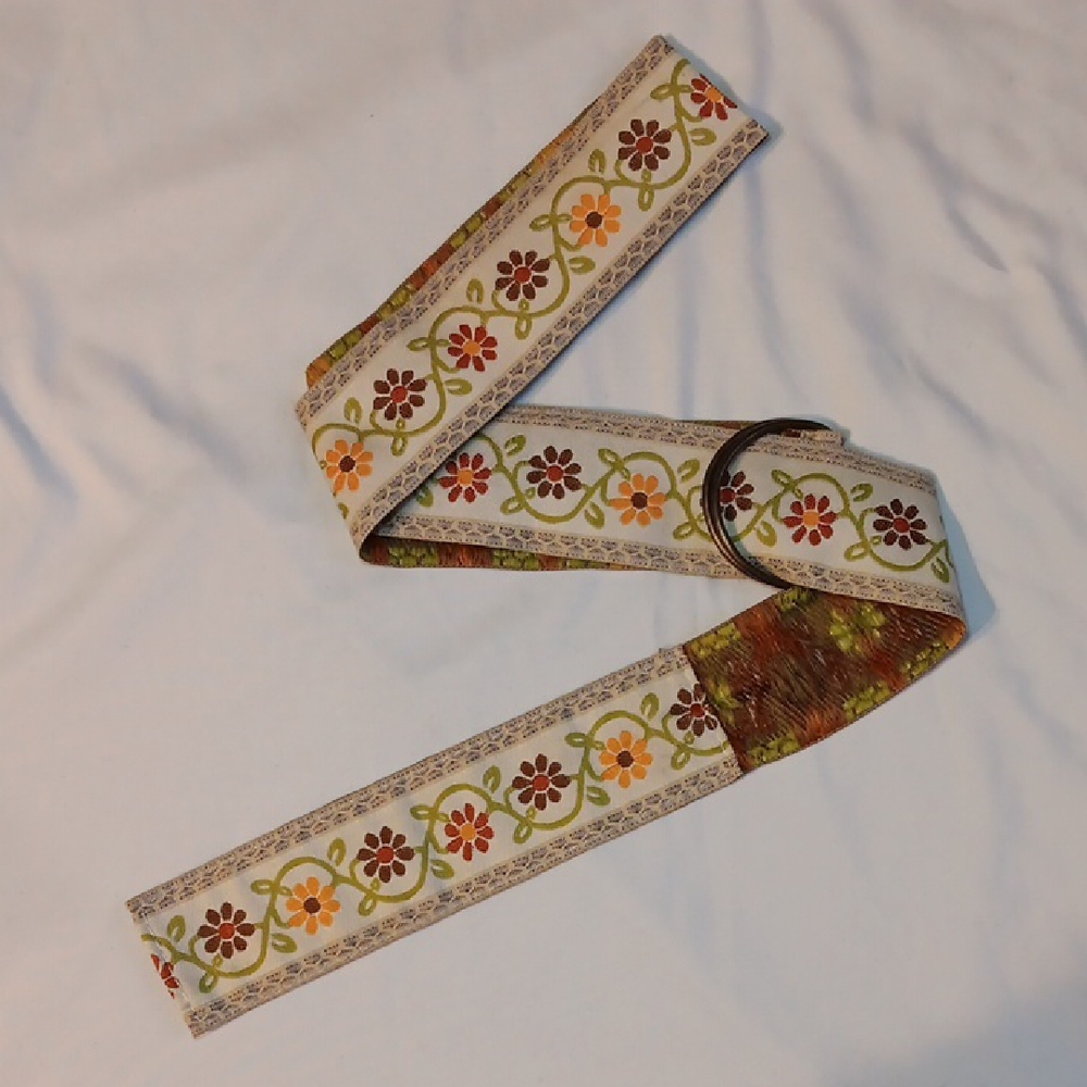 Medieval Floral Chain Embroidered Metal Loop Belt